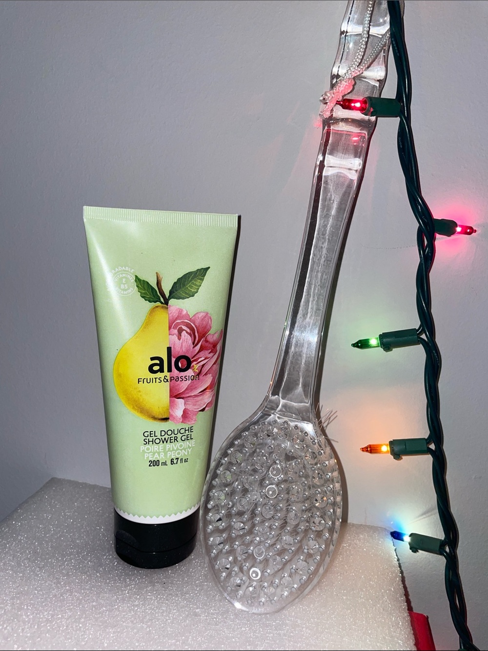 Fruits & Passion Alo Shower Gel & A Bath Brush